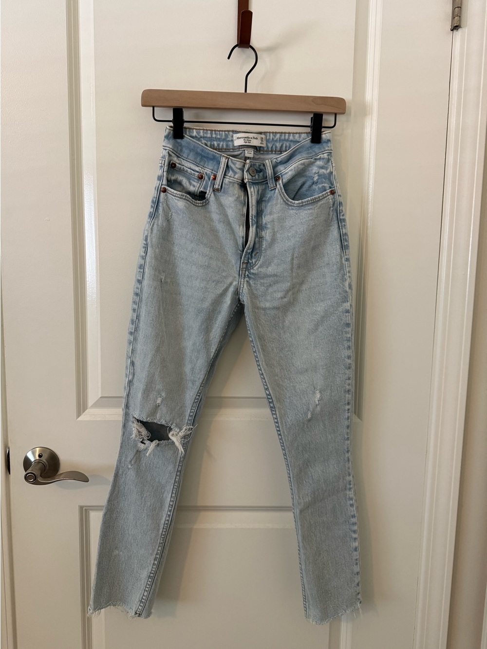 Abercrombie & Fitch Light Blue Distressed Skinny High Rise Jeans - Size 24/00s